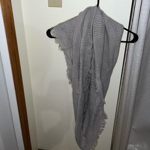 Light gray scarf